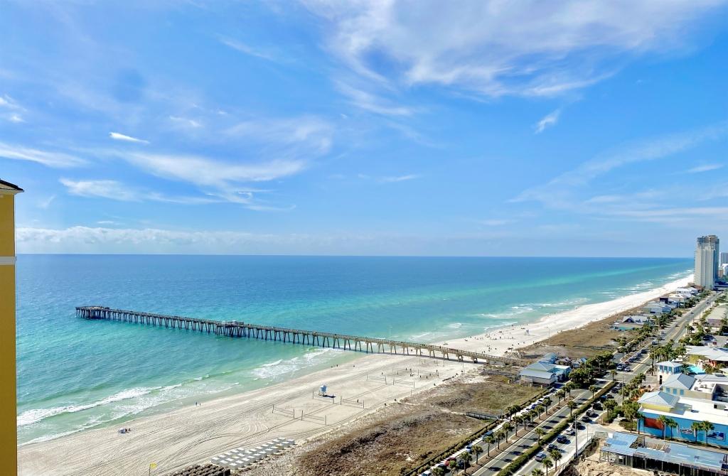 3 Bedrooms Oceanfront Condo Rental in Calypso Resort, Florida