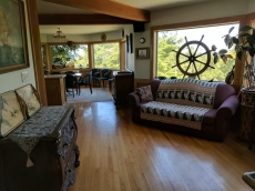 Lounge area in the kitchen dining room