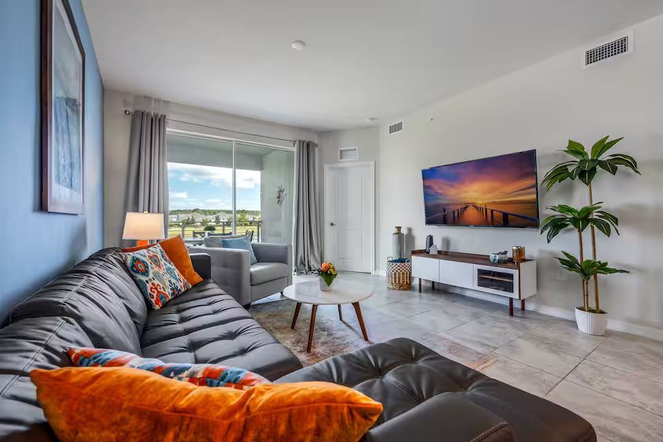 3 Bedrooms Lakefront Condo Rental in Kissimmee, Florida