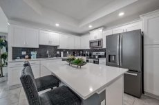 Fabulous Storey Lake condo-walk to FREE WaterPark!