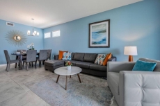 Fabulous Storey Lake condo-walk to FREE WaterPark!