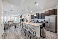 New DREAM home-POOL-BBQ-Disney! Free pool heat!