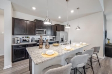 New DREAM home-POOL-BBQ-Disney! Free pool heat!