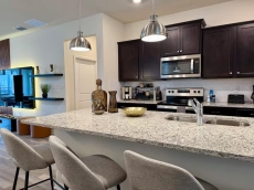 New DREAM home-POOL-BBQ-Disney! Free pool heat!