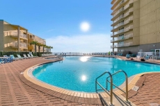Cozy 2-Bed BeachFront Condo w/Balcony Gulf Views!