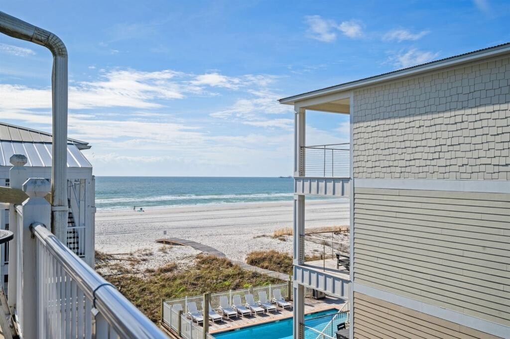 2 Bedrooms Beachfront Condo Rental in Gulf Shores, Alabama