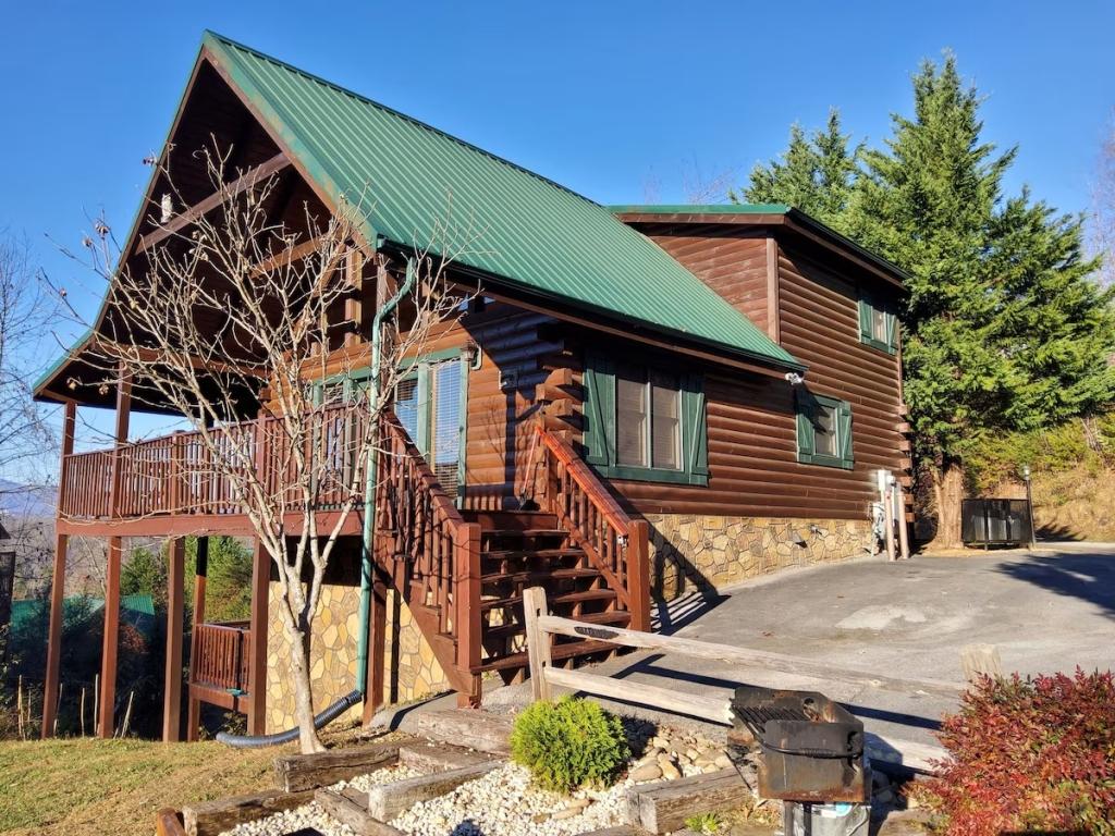3 Bedrooms Cabin Rental in Gatlinburg, Tennessee