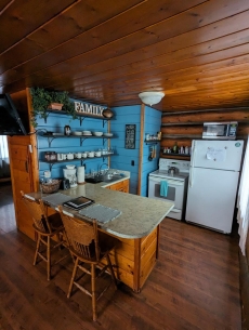 Cozy Cub Log Cabin/1 Acre/Large Deck/Rustic/Quiet