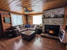 Cozy Cub Log Cabin/1 Acre/Large Deck/Rustic/Quiet