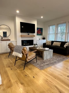 New Luxury Modern Farmhouse, Downtown C