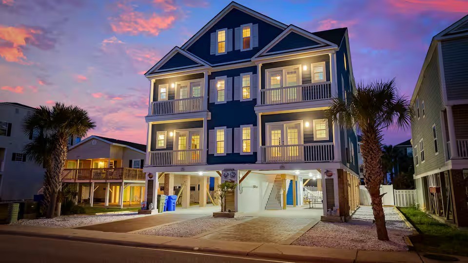 7 Bedrooms Beachfront House Rental in Surfside Beach, South Carolina