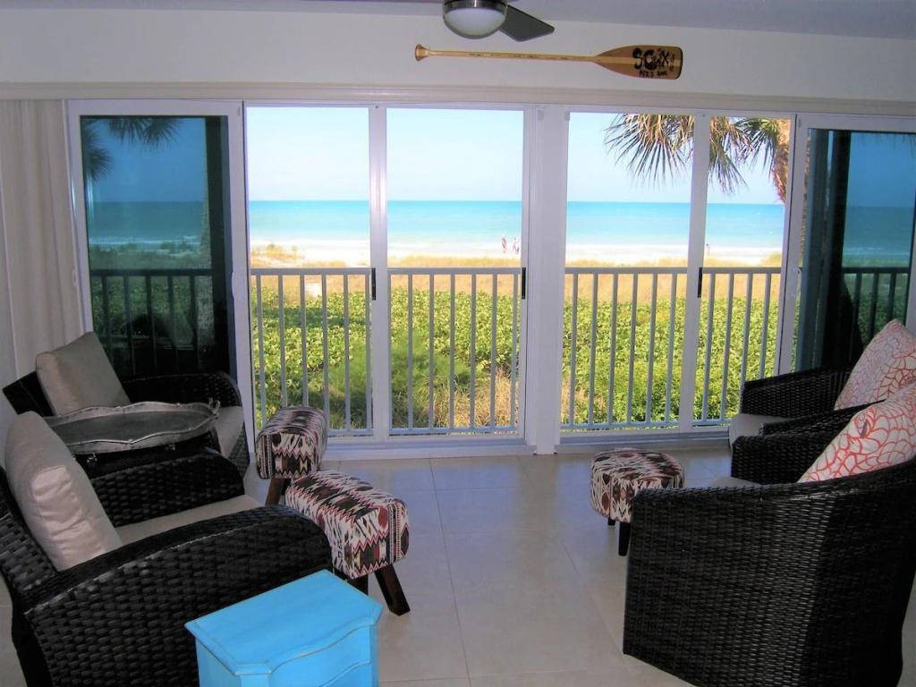 2 Bedrooms Beachfront Resort Rental in Longboat Key, Florida