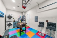 Walk to Beach, Grill, Pool Table, Patio & Parking