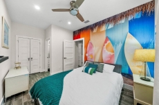 Walk to Beach, Grill, Pool Table, Patio & Parking