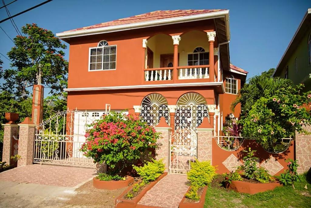 5 Bedrooms Mountain View Villa Rental in Ocho Rios, Jamaica