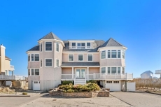 8BR Glamorous Oceanfront Home with Pool+Jacuzzi. Last Minute Deals Available!