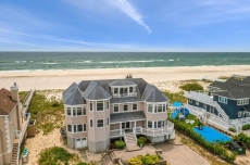 8BR Glamorous Oceanfront Home with Pool+Jacuzzi. Last Minute Deals Available!