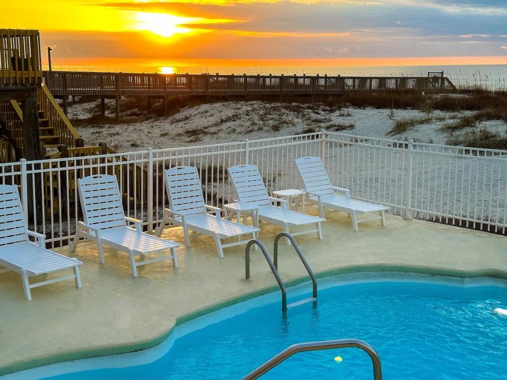 4 Bedrooms Beachfront, House Rental in Gulf Shores, Alabama