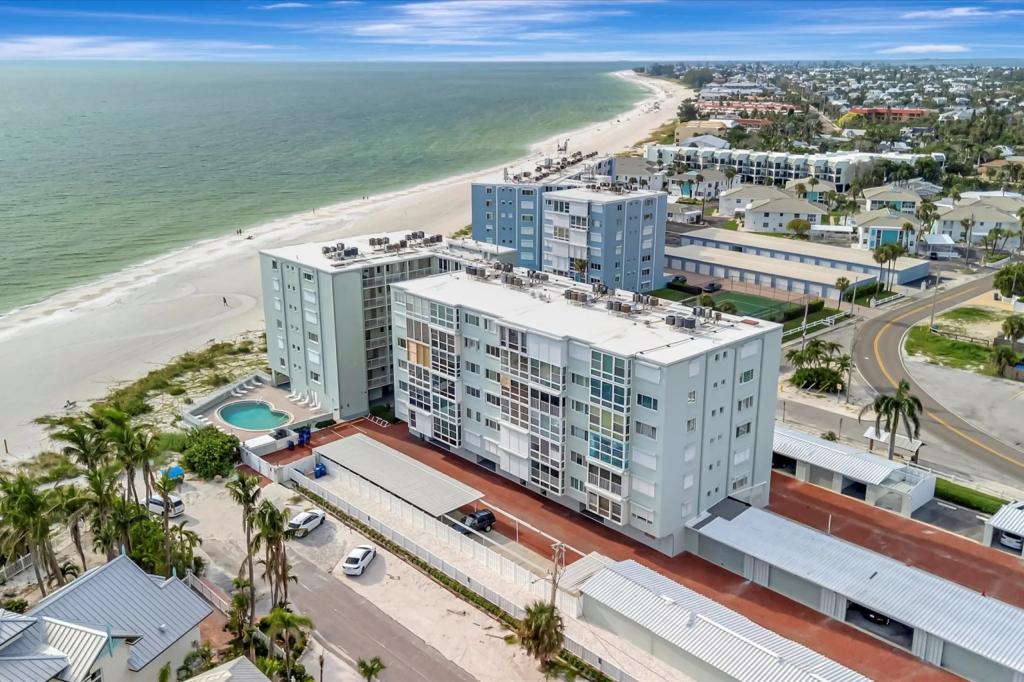 2 Bedrooms Beachfront Condo Rental in Holmes Beach, Florida