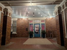 The English Merchants Inn