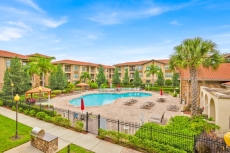 Disney Getaway Resort Condo w/ Pool • Sleeps 8