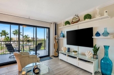 Luxury Bayside Condo – Pool, Tennis & Marina