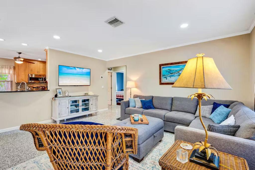 4 Bedrooms House Rental in Manasota Key, Florida