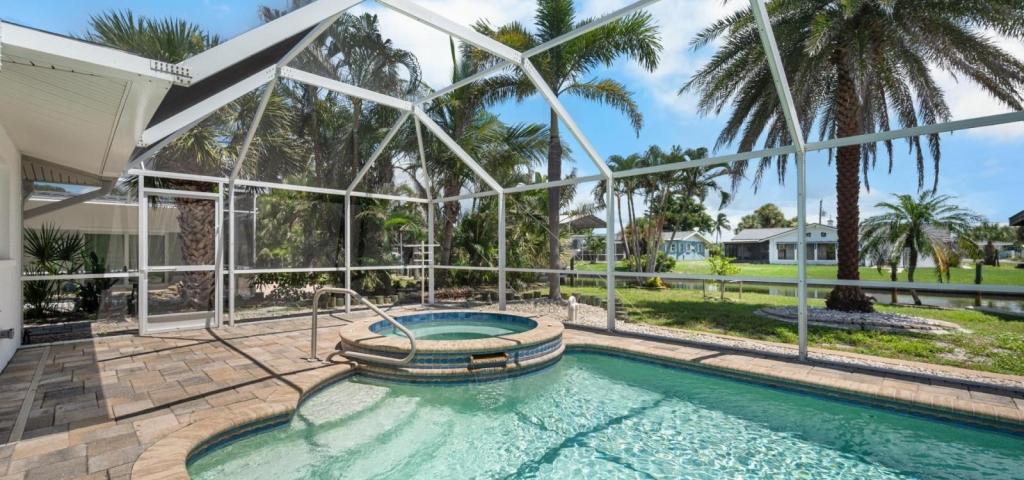 2 Bedrooms House Rental in Manasota Key, Florida