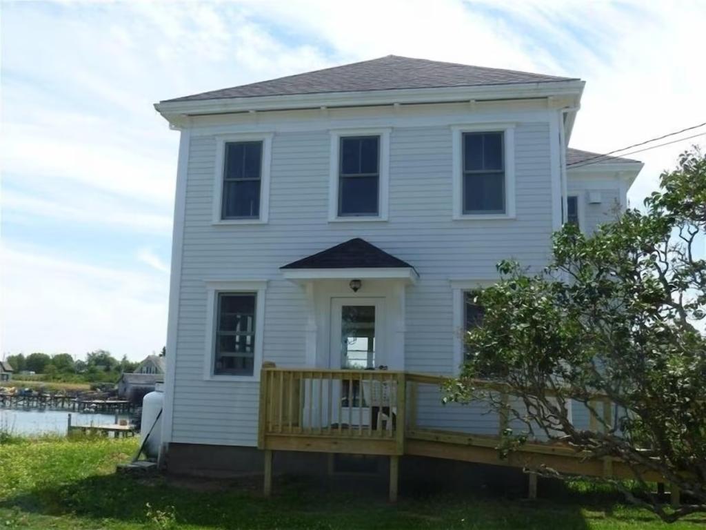 4 Bedrooms House Rental in Maine, United States of America