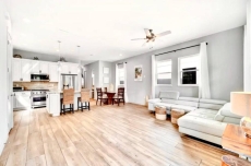 Beach-Town Pet-Friendly | Garage & Balcony | Lido Beach| Symphony & Opera House | Ringling College Unit 629