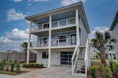 Beautifully Renovated 4BR Home / 2nd Row / Ocean Views + Parking for 5 vehicles