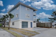 Beautifully Renovated 4BR Home / 2nd Row / Ocean Views + Parking for 5 vehicles
