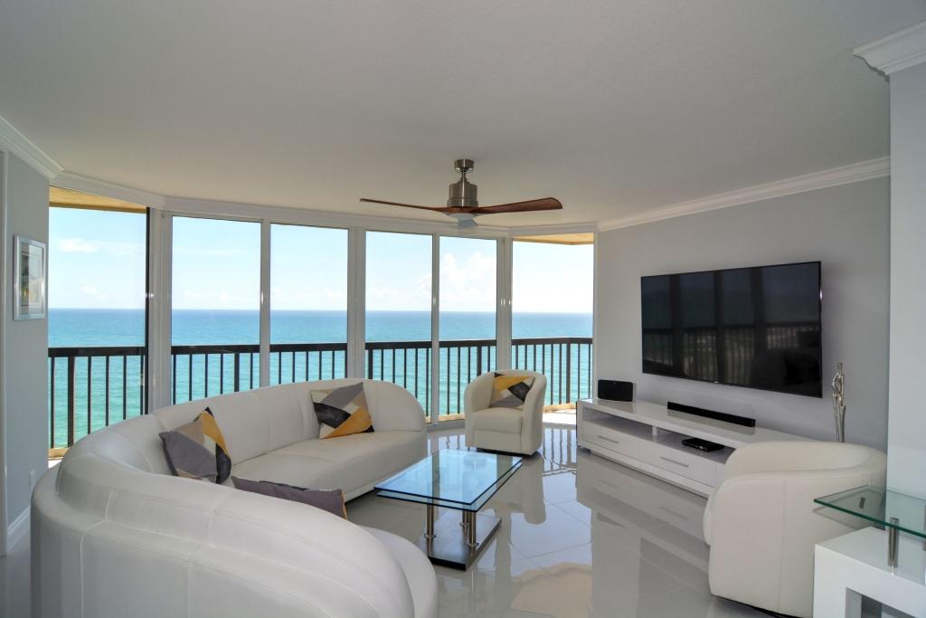 3 Bedrooms Beachfront Condo Rental in Jensen Beach, Florida