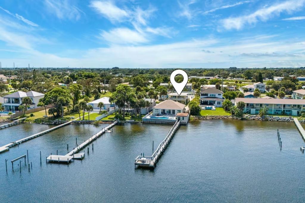 1 Bedroom Pet Friendly Cabin Rental in Melbourne, Florida