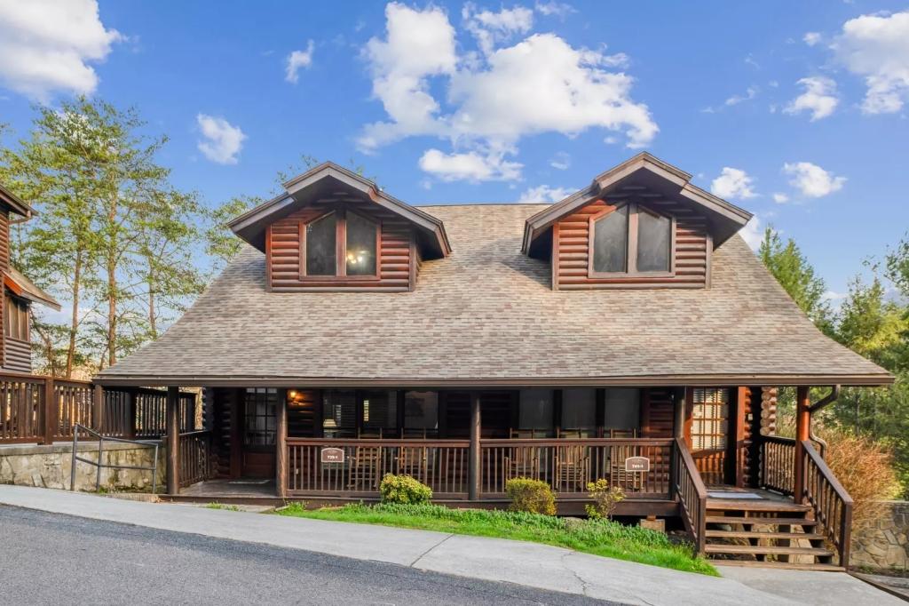 2 Bedrooms Cabin Rental in Pigeon Forge, Tennessee