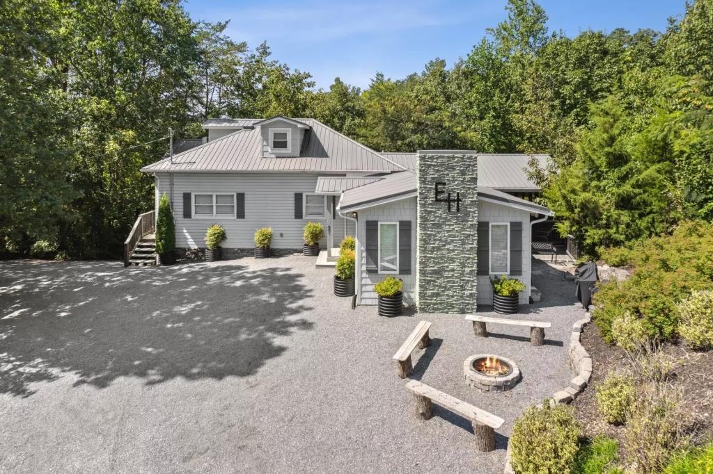 8 Bedrooms House Rental in Pigeon Forge, Tennessee