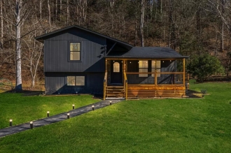 2 BR Mountain View Cabin Rental in Sevierville, Tennessee
