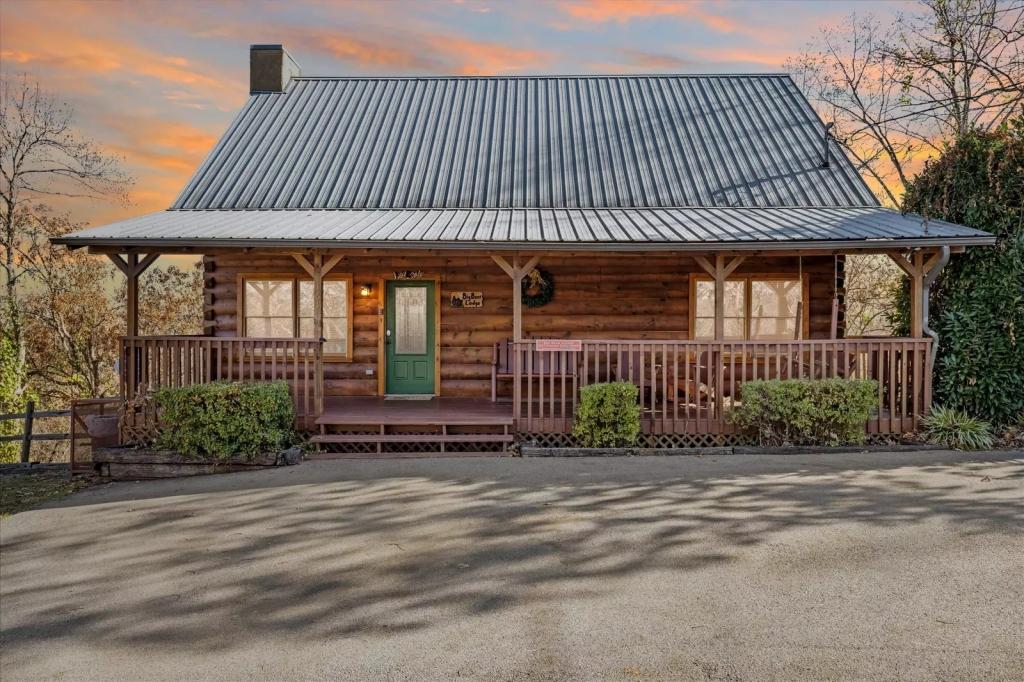 5 Bedrooms Cabin Rental in Sevierville, Tennessee