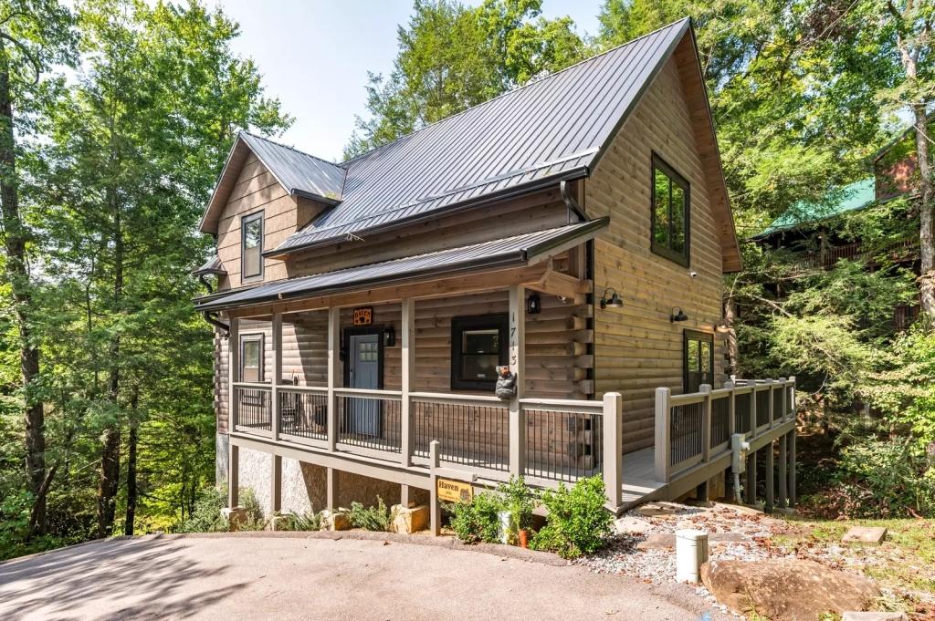 2 Bedrooms Cabin Rental in Gatlinburg, Tennessee