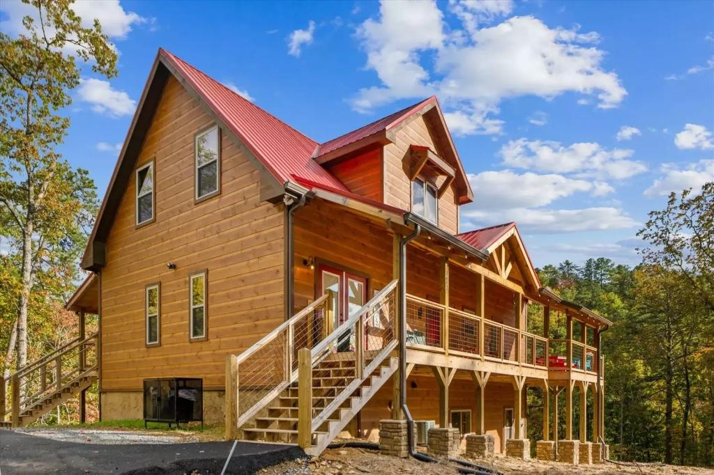 5 Bedrooms Mountain View Chalet Rental in Sevierville, Tennessee