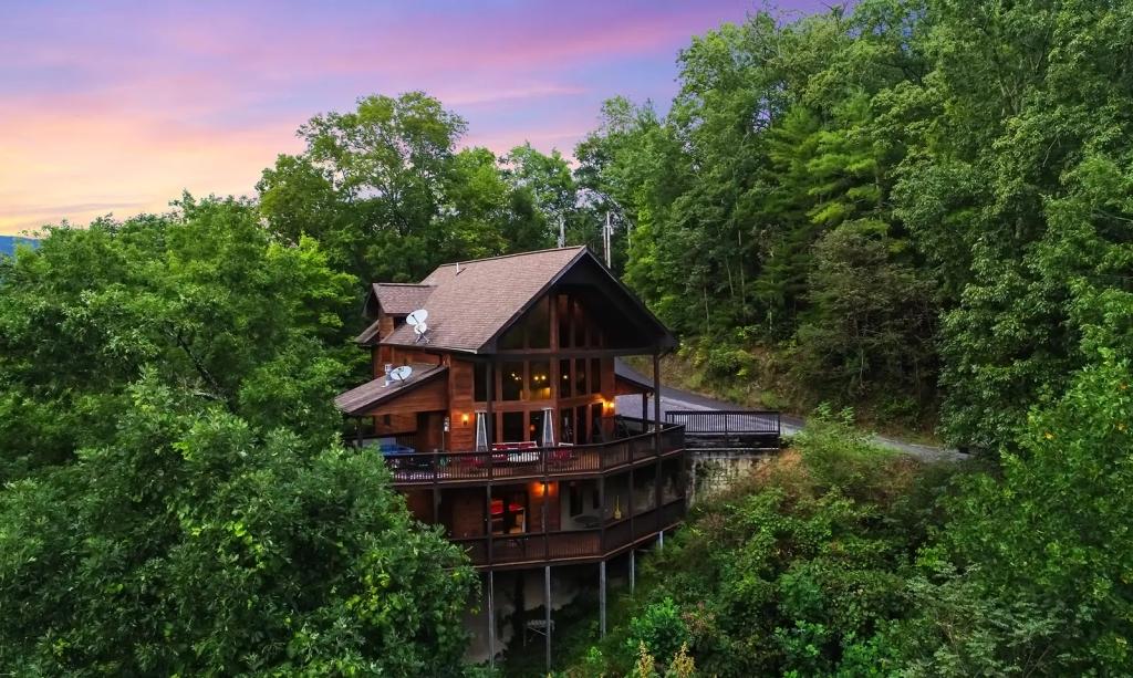4 Bedrooms Mountain View Resort Rental in Sevierville, Tennessee
