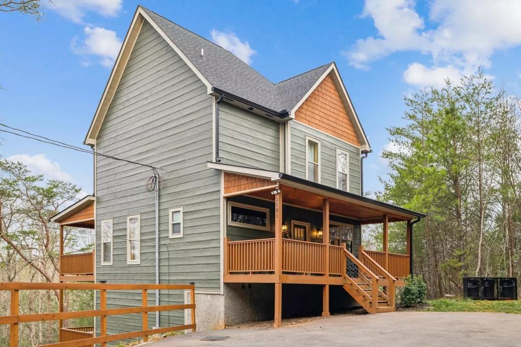 3 Bedrooms Cabin Rental in Sevierville, Tennessee
