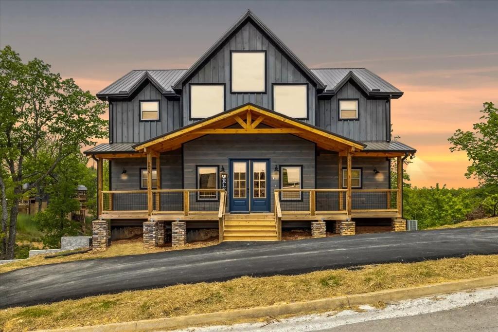 5 Bedrooms Cabin Rental in Sevierville, Tennessee