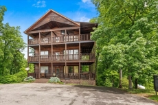 Smoky Mountain Lodge - Summit Cabin Rentals
