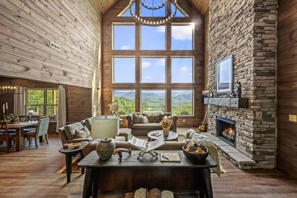 5 Bedrooms Cabin Rental in Sevierville, Tennessee