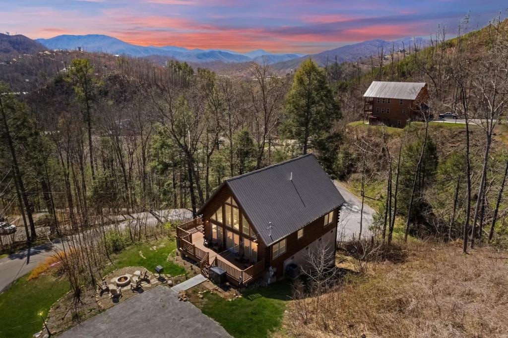 3 Bedrooms Cabin Rental in Gatlinburg, Tennessee