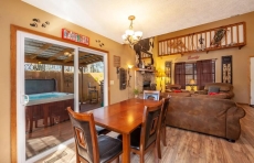 Bearfootin - Summit Cabin Rentals