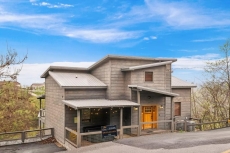 Grizzlies Den - Summit Cabin Rentals