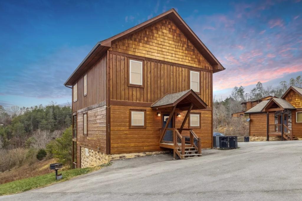 5 Bedrooms Cabin Rental in Sevierville, Tennessee