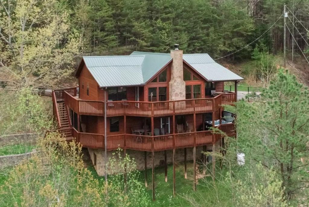 4 Bedrooms Cabin Rental in Sevierville, Tennessee